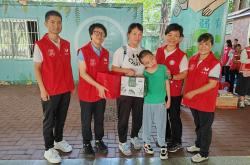 开云体育官方网站-球员们参加社区义工活动，关爱弱势群体