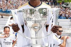 开云官网-加拿大运动员刷新世界纪录，登上领奖台