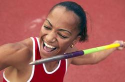 开云体育在线-当足球与F1的狂想交汇，拜仁掀翻美国，卡马文加如何接管年度争冠？