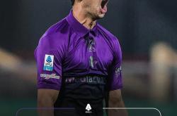 开云足球直播-关于那不勒斯球员争议比赛裁判,遭到球迷批评的信息