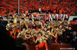 开云平台-足球比赛中发生激烈对抗,场面异常火爆