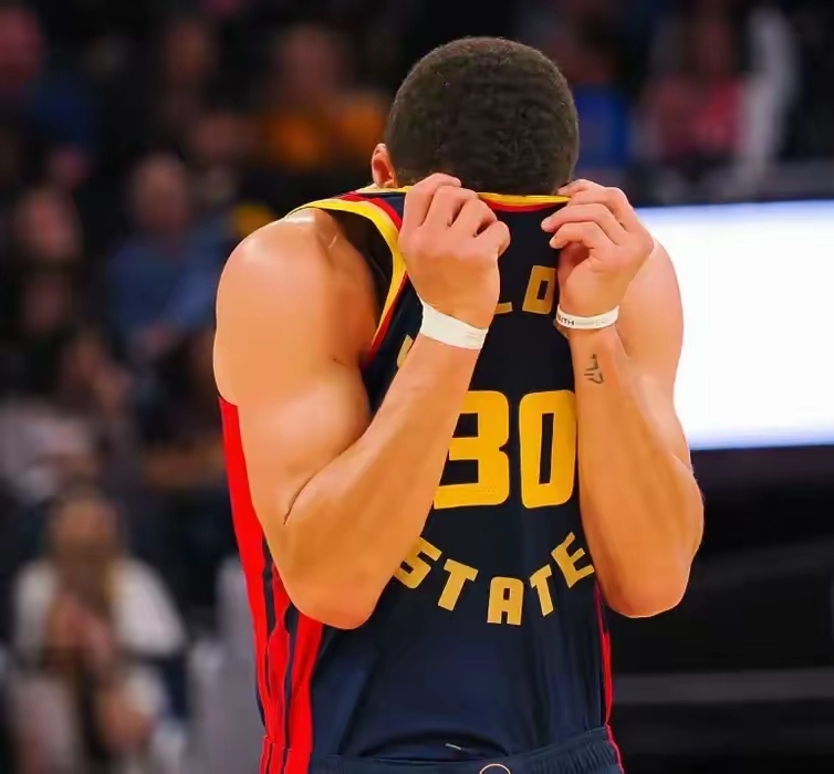 火箭队击败湖人队,晋级西部决赛 火箭队击败湖人队,晋级西部决赛