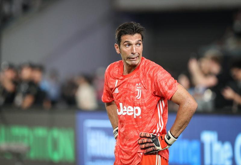 尤文图斯门将神勇扑出点球力保三分