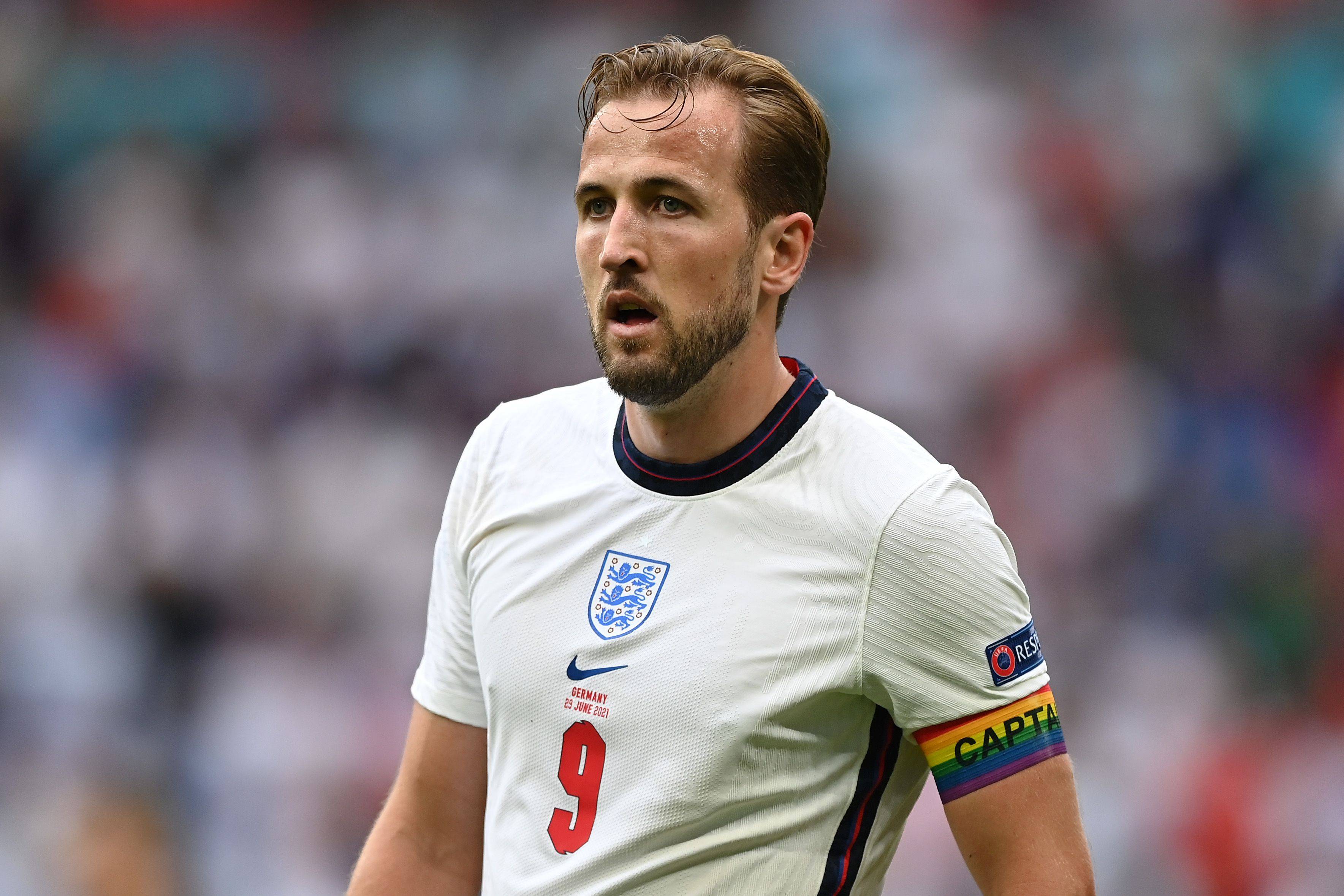 足球明星球员风采在赛场上展现