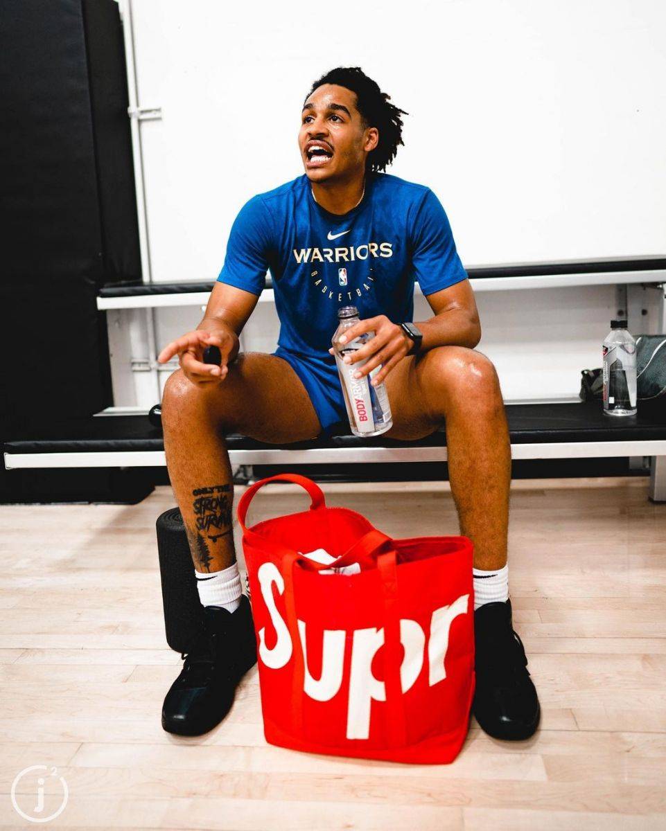 勇士主教练晒训练幕后花絮备战做足功课的简单介绍