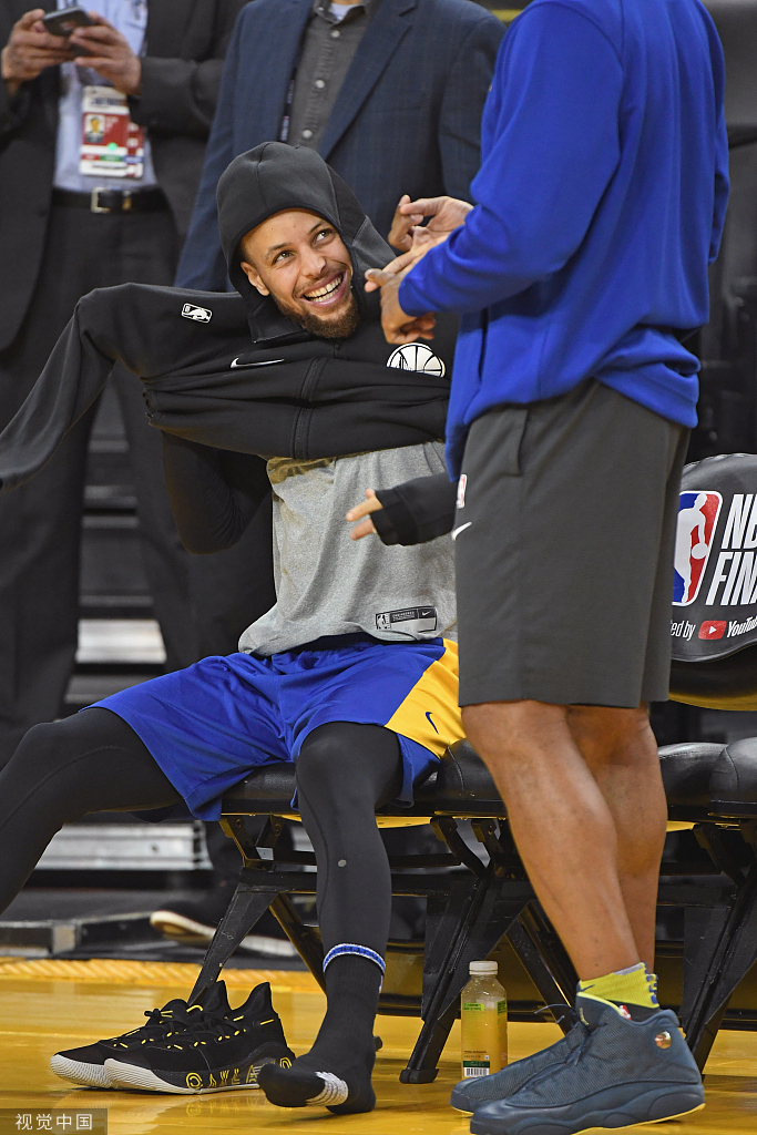 勇士主教练晒训练幕后花絮备战做足功课的简单介绍