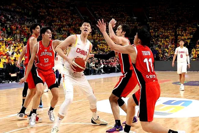 上海队攻防两端完美发挥，主场大胜