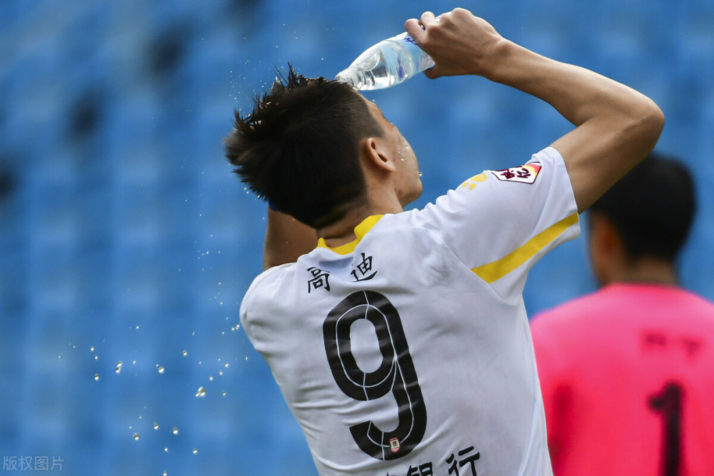 紧张对决拉开帷幕，火箭队赢得开门红