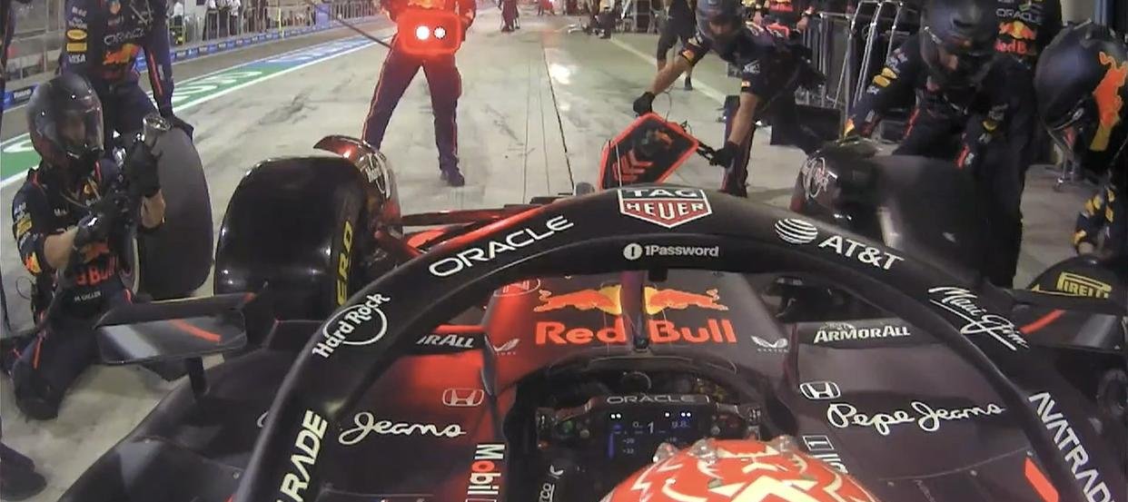 包含雷诺车队碾压红牛车队,维斯塔潘点燃赛场的词条 包含雷诺车队碾压红牛车队,维斯塔潘点燃赛场的词条