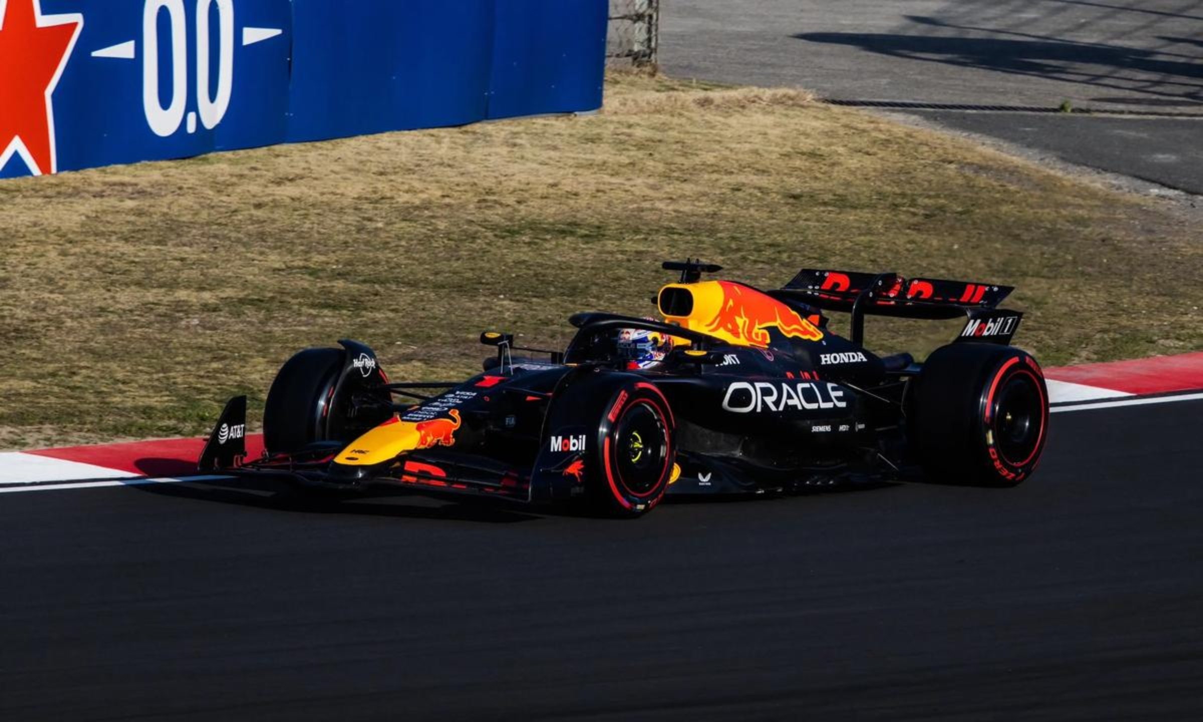 包含雷诺车队碾压红牛车队,维斯塔潘点燃赛场的词条 包含雷诺车队碾压红牛车队,维斯塔潘点燃赛场的词条