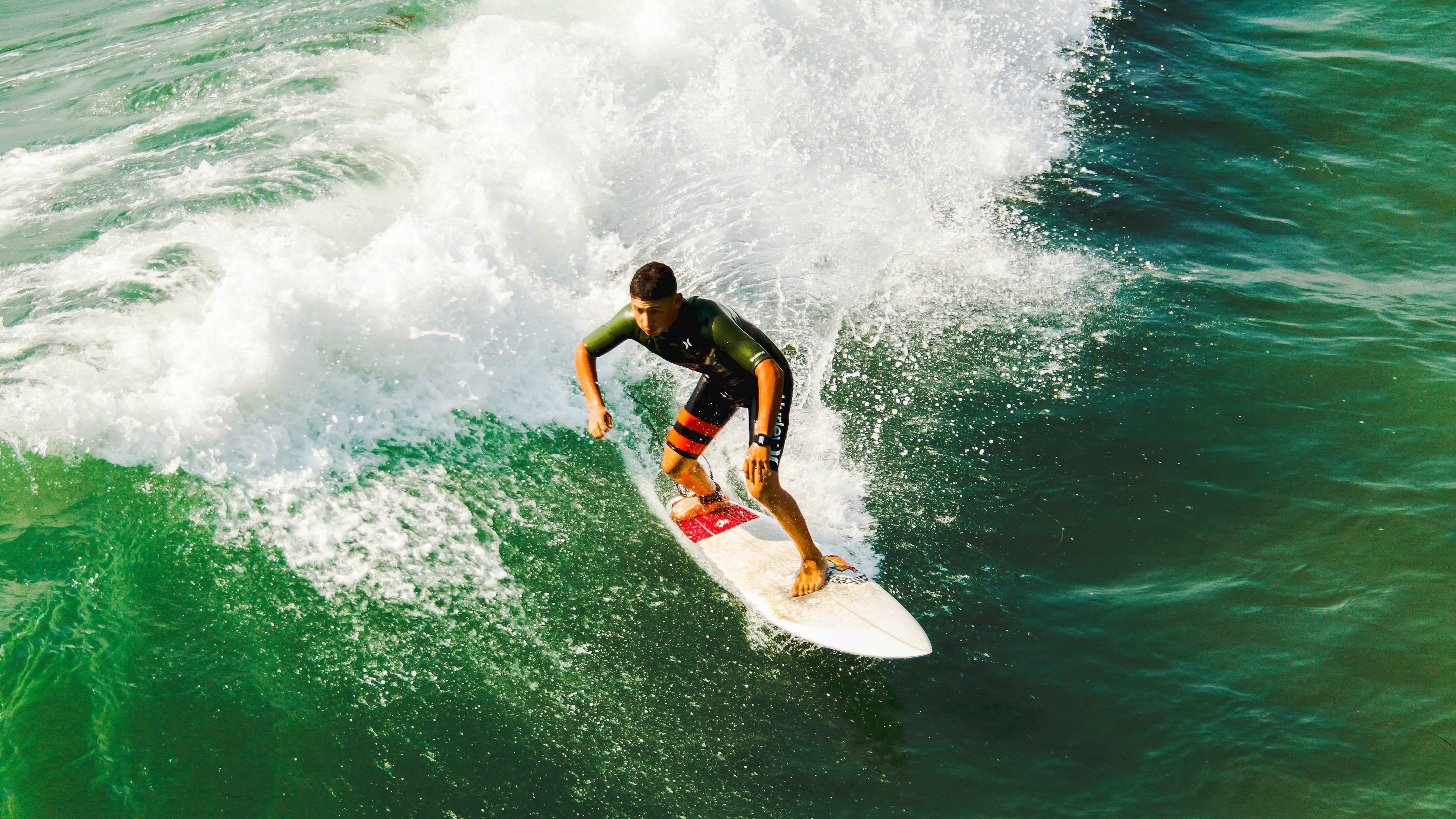 范弗利特爆发掌控节奏，黄蜂力克雄鹿的战术启示